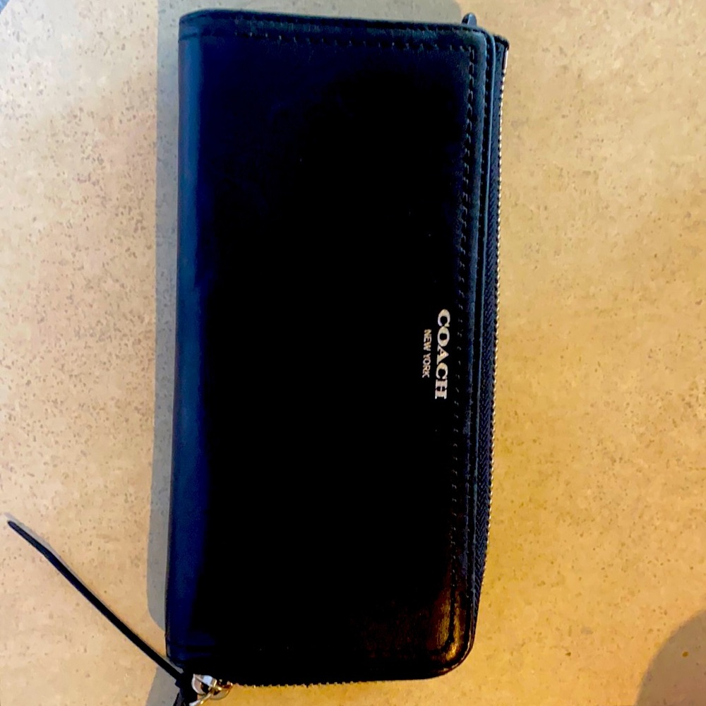 Black leather Coach wallet 8 card holders